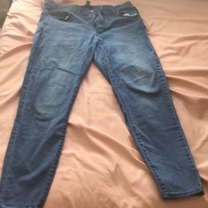Regular blue jeans